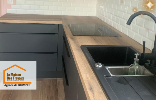 Peintures impeccables : Des murs fraîchement peints après un ponçage minutieux et une application soignée, offrant une finition durable et esthétique. 🎨✔️