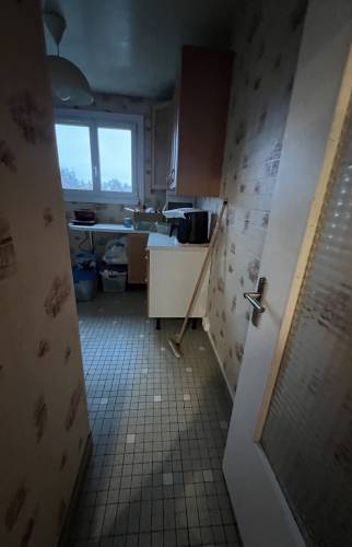  Vue de l'entrée sur la cuisine avant les travaux