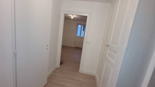 Le dégagement vers une chambre