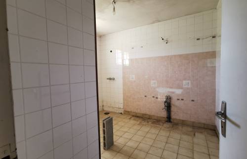 Avant travaux : salle de bain grandes et peu fonctionnelle