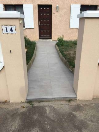 Nouvelle allée de maison après travaux de rénovation extérieure - Brie-Comte-Robert 77170