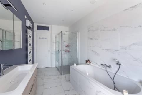Rénovation d'une maison de famille avec construction d'un garage double