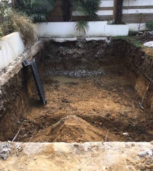 Terrassement à 1,5 mètres pour accueillir la piscine - Nantes 44