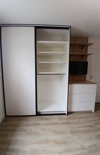 placard sur mesure installé rénovation chambre parentale avec dressing
