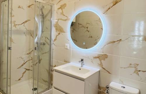 salle de bain appartement gris