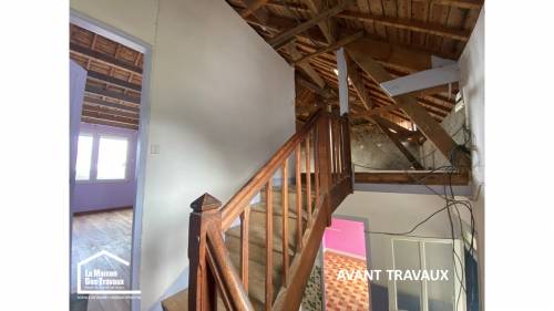 Rénovation en cours d'un escalier en bois