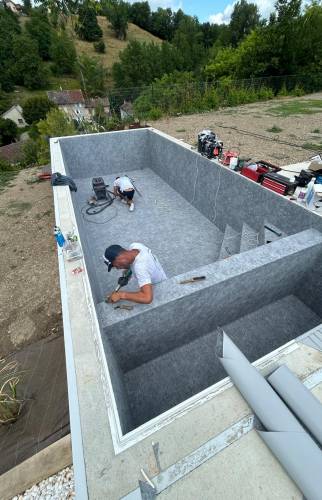 pose du revêtement de la piscine