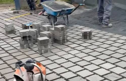 Avancement du chantier de pavage de cour – artisans partenaires La Maison Des Travaux Saint-Brieuc