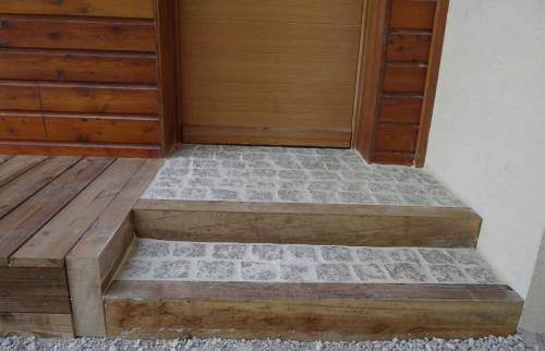 Escaliers en pavé et contre-marches en poutre chêne