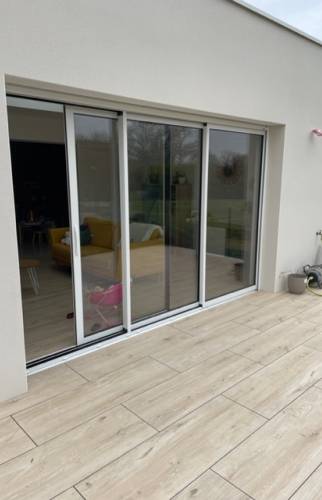 Création d'une terrasse sur plots en carrelage imitation bois