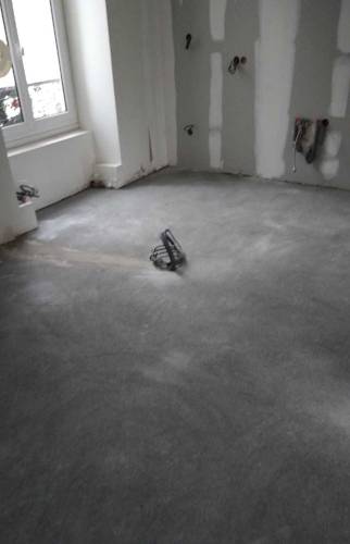 Chape avant carrelage