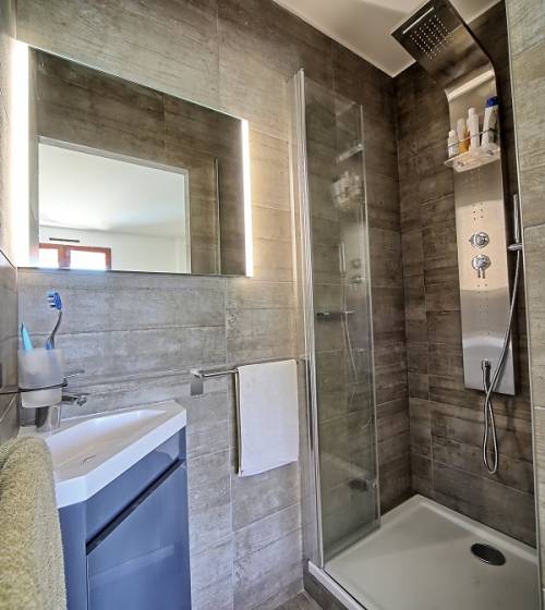 Rénovation d’une petite salle de bain à but locatif à Sautron après