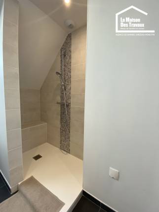 Douche dans les combles à Vannes