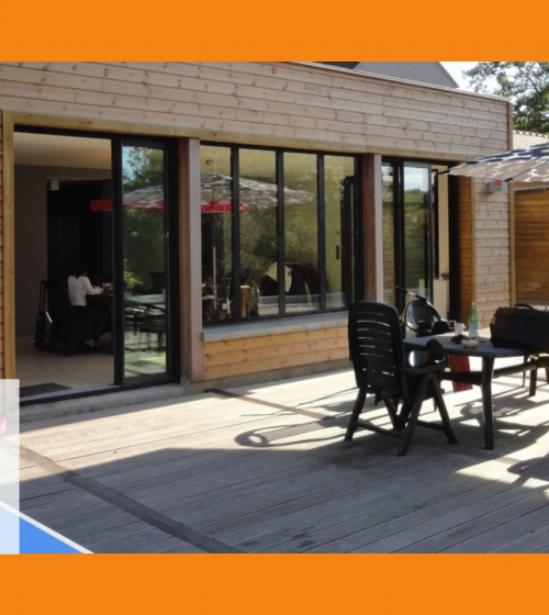 Agrandissement bois à Tréguennec : extension moderne avec terrasse spacieuse réalisée par La Maison Des Travaux Quimper.