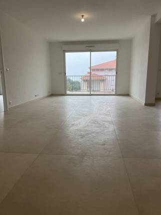 Rénovation des sols du salon en carrelage