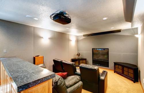 Aménagement sous-sol en souplex salon home vidéo