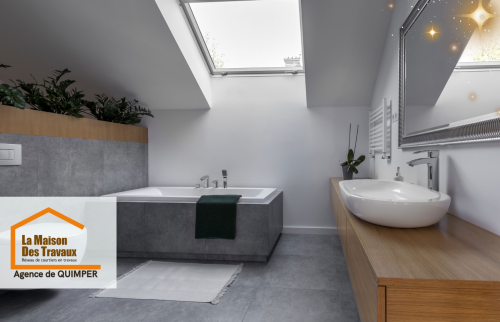 Une salle de bain moderne sous les combles, alliant bois et céramique pour une atmosphère zen et relaxante. 🛁🌱