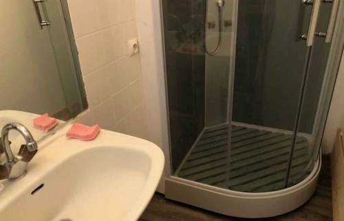 Salle de bain avant travaux à Cabourg