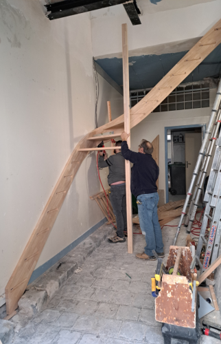 Pose de l'escalier fabriqué sur mesure