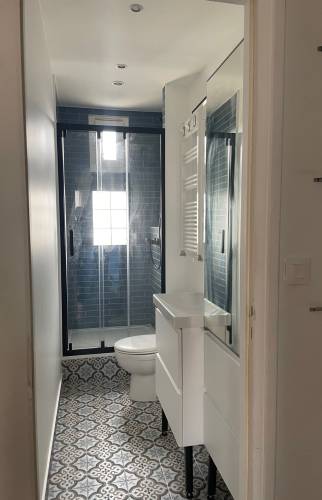 Salle de bain en longueur à Levallois