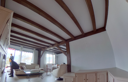 Évacuation de poutres à Annecy