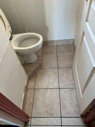 Sanitaires avant travaux de rénovation d'appartement - Nantes 44