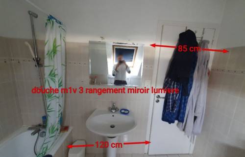 Travaux de rénovation salle d'eau Bruz – prise de mesures avant rénovation (étape 1)