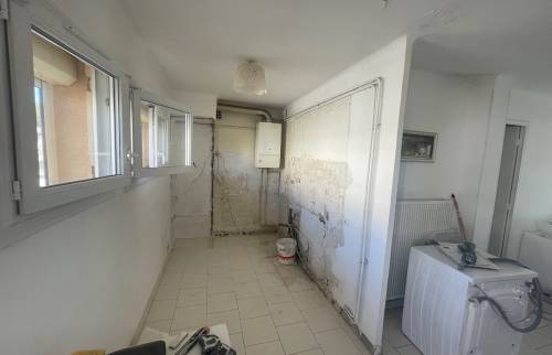 Chantier de préparation avant curage et raccordements cuisine appartement à Aubagne (13400)