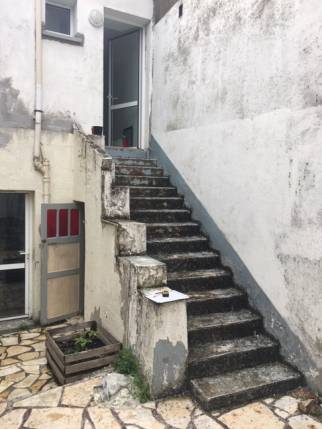 Escalier en béton extérieur à démolir pour travaux d'extension - Nantes 44