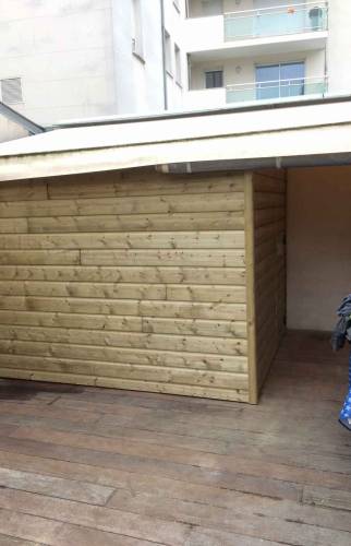 Installation d'une cabane en bois à Trouville
