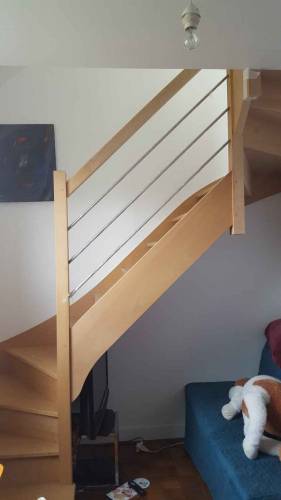 Escalier en bois 1/4 tournant installé pour accéder au comble aménagé