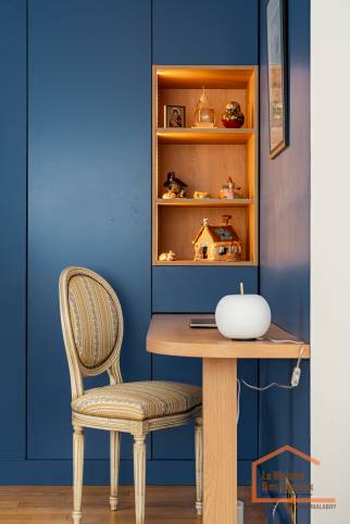 bureau sur mesure intégré à l'espace entrée salle à manger