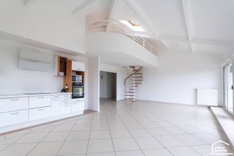 Rénovation complète de cet appartement en style blanc épuré, Champagne au Mont D'Or