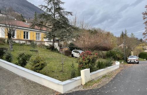 La murette délimite parfaitement le terrain de notre client