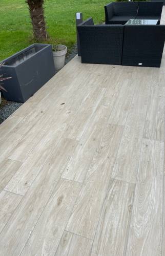 Création d'une terrasse parquet imitation bois à Vertou