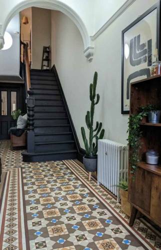 pose de carreaux de ciment - carrelage