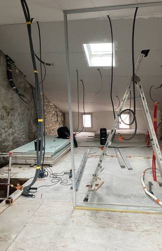 AVANT Création des cloisons de séparations + Plomberie + Electricité