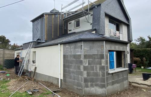 Pose toiture extension - Installation de la toiture sur l'extension de maison