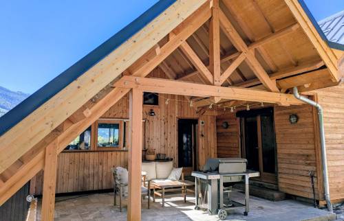 Un joli porche couvert sur-mesure pour nos clients de Theys