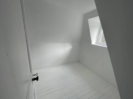 Petite chambre sous comble après rénovation (Gonneville-sur-Mer 14510)