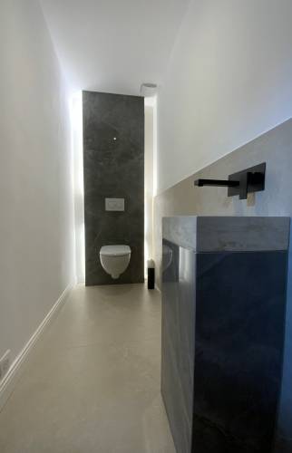 WC suspendu avec éclairage arrière