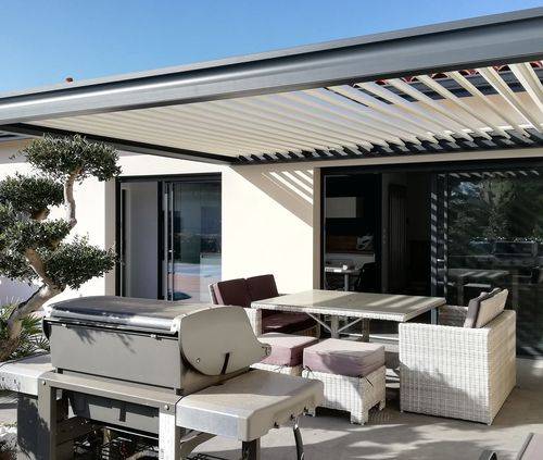 Installation d'une pergola bioclimatique à Le Perreux