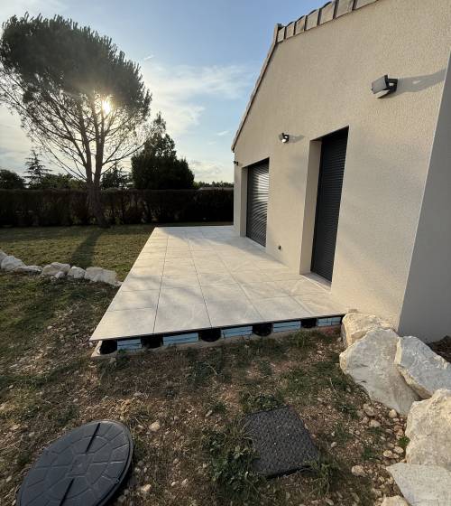 Nouvelle terrasse en carrelage sur plots réglables - Chabeuil 26120