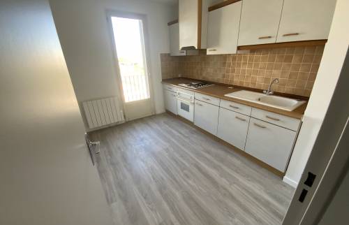 cuisine avec nouveau revêtement de sol posé à Alès 30100 