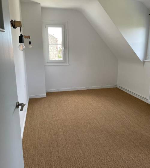 Pose de sisal dans des chambres (29)