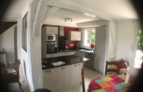 Vue de la cuisine depuis le salon