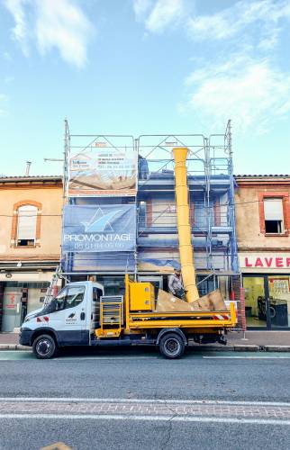 Evacuation des gravats par goulotte