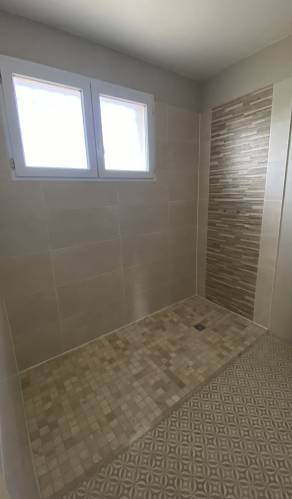 Rénovation de salle de bain avec travaux de création d'une douche carrelée - Monbeton 82290