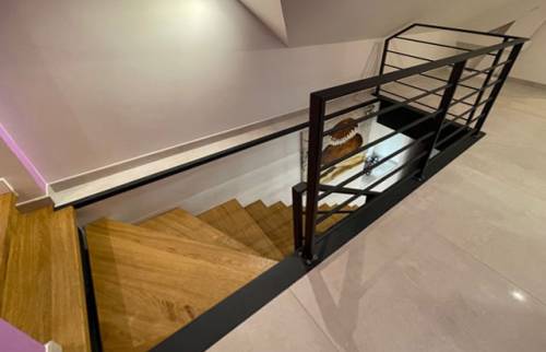 Escalier pour accéder à la surélévation à Deauville
