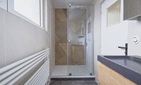 La cabine de douche a été déplacée